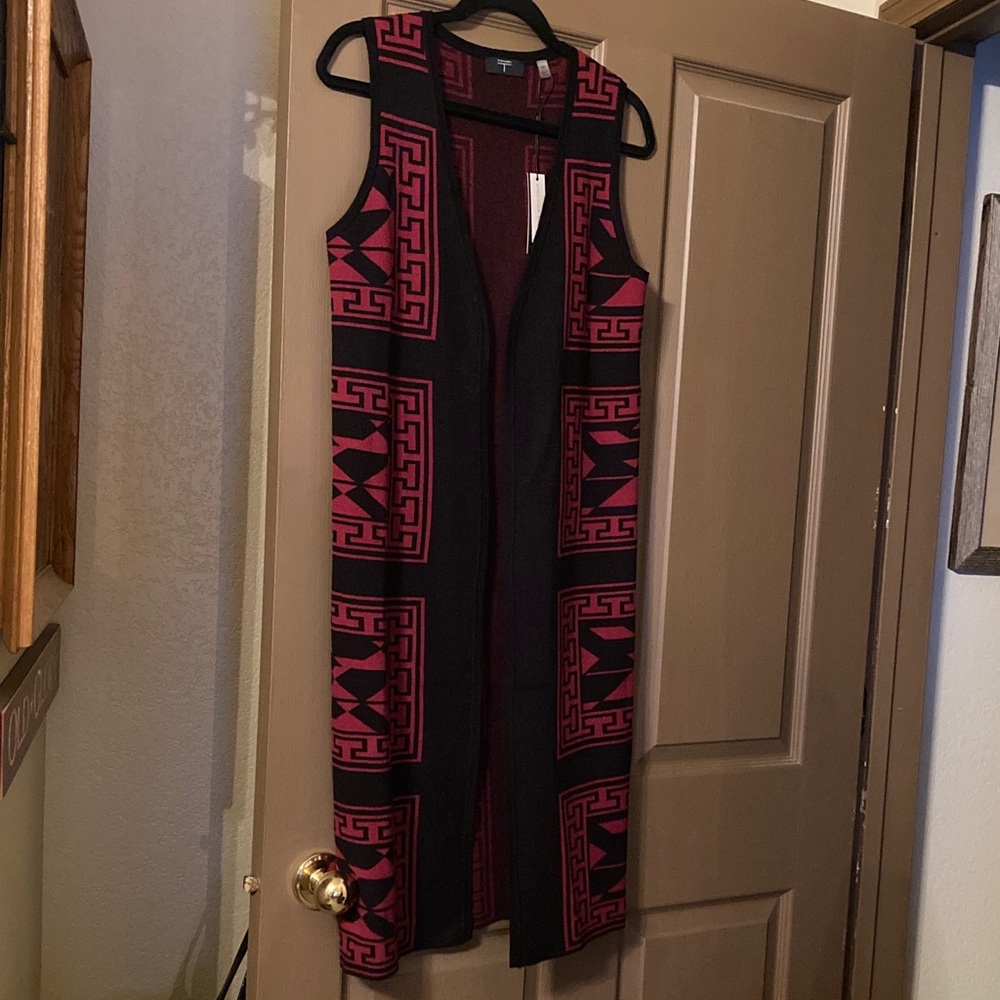Tahari Long Sleeveless Duster/Cardigan “Aztec” Print NWT
